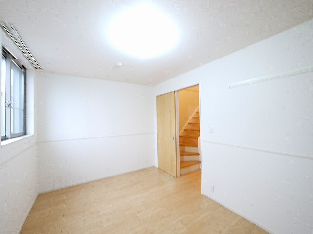田町戸建住宅の寝室|寝室にぴったりのお部屋です
