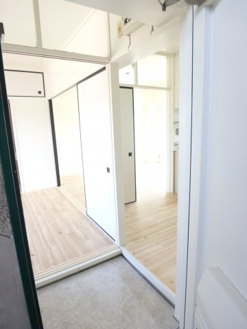 ビレッジハウス境港第二1号棟の玄関|イメージ写真（反転あり）
