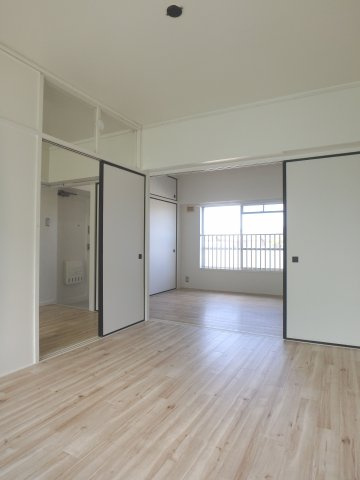 ビレッジハウス境港第二1号棟の居間・リビング|イメージ写真（反転あり）