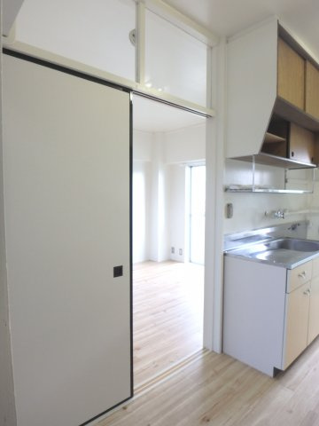 ビレッジハウス境港第二1号棟のキッチン|イメージ写真（反転あり）