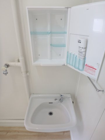 ビレッジハウス境港第二1号棟の洗面所|イメージ写真（反転あり）