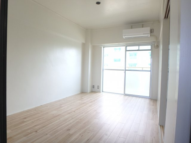 ビレッジハウス境港第二1号棟の居間・リビング|イメージ写真（反転あり）