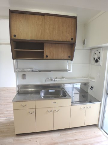 ビレッジハウス境港第二1号棟のキッチン|イメージ写真（反転あり）