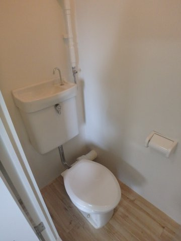 ビレッジハウス境港第二1号棟のトイレ|イメージ写真（反転あり）