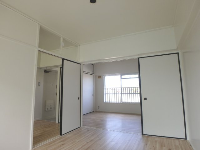 ビレッジハウス境港第二1号棟の洋室|イメージ写真（反転あり）