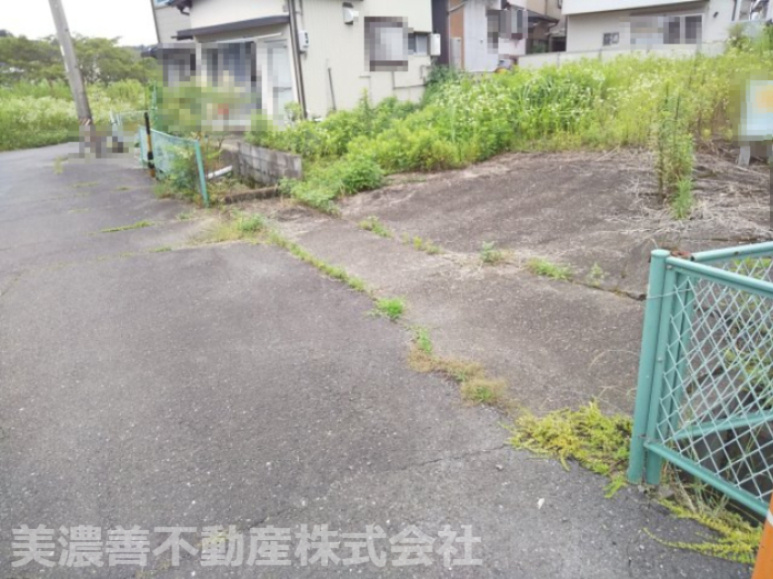 ４８４８０　岐阜市粟野西１丁目土地の前面道路含む現地写真