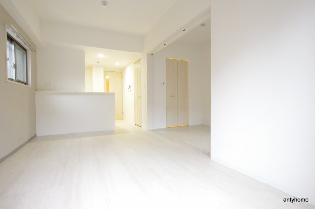 ルアナ北梅田の居間・リビング