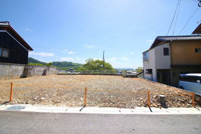 【外観】 | 綴喜郡井手町井手西高月　注文建築　建築条件なし　土地 | ＪＲ奈良線『玉水駅』より徒歩8分の立地に、107.88坪の広々とした土地。間口約15.5ｍの平坦な敷地で理想のマイホームが建てられます。