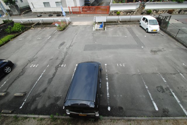 ソールズベリー御井の駐車場