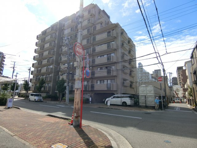 シャルマン明石の外観