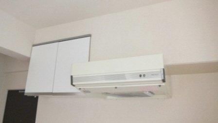 JLBグランエクリュ西船橋のキッチン|キッチン上部の収納棚です