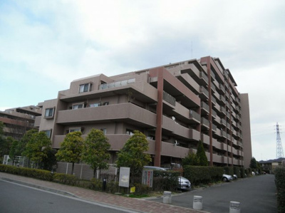 【外観】 | エルフォレストガーデンウイング | 南向きで日当たり通風良好です。総戸数493戸のビッグコミュニティ。