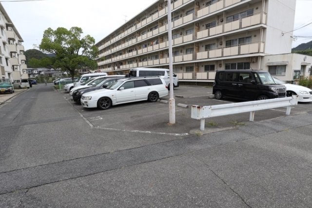 ビレッジハウス大乗2号棟の駐車場