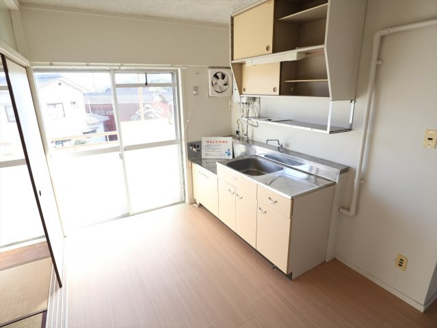 ビレッジハウス大乗2号棟の居間・リビング