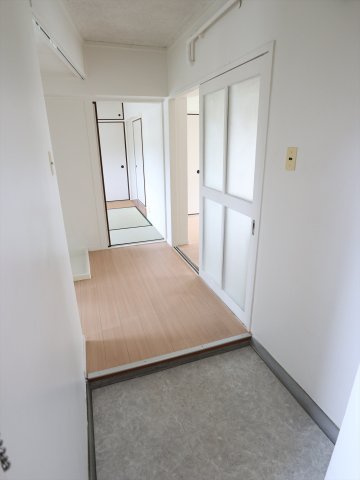 ビレッジハウス大乗1号棟の玄関