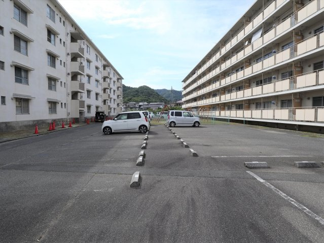 ビレッジハウス大乗1号棟の駐車場