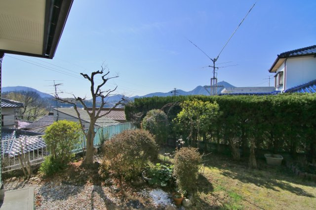 ５２７９０　岐阜市長良竜東町中古戸建ての庭