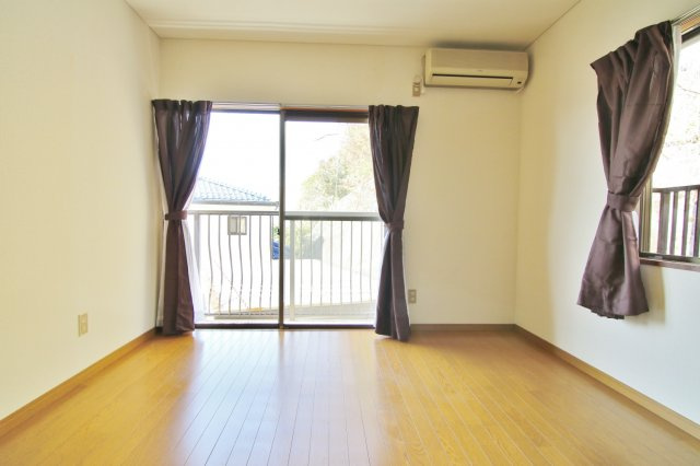 ５２７９０　岐阜市長良竜東町中古戸建ての洋室