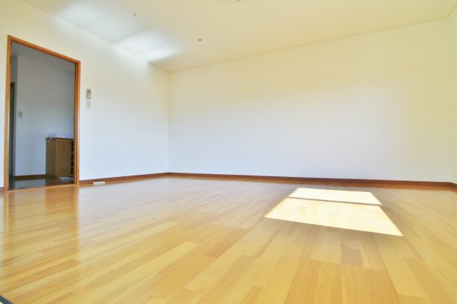 ５２７９０　岐阜市長良竜東町中古戸建ての洋室