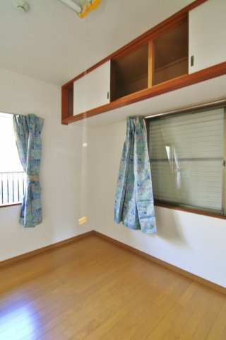 ５２７９０　岐阜市長良竜東町中古戸建ての洋室