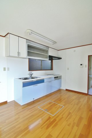 ５２７９０　岐阜市長良竜東町中古戸建てのキッチン