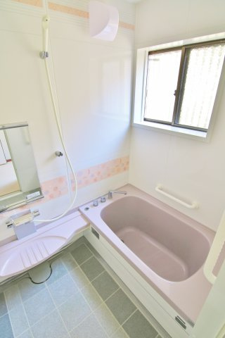 ５２７９０　岐阜市長良竜東町中古戸建ての浴室