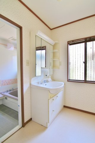 ５２７９０　岐阜市長良竜東町中古戸建ての独立洗面台