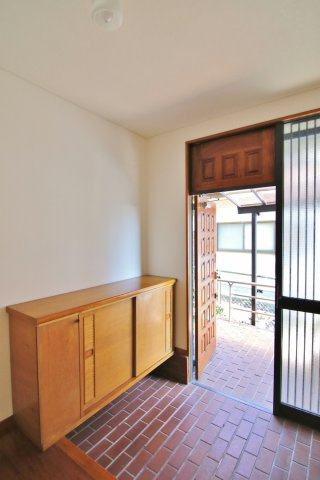 ５２７９０　岐阜市長良竜東町中古戸建ての玄関