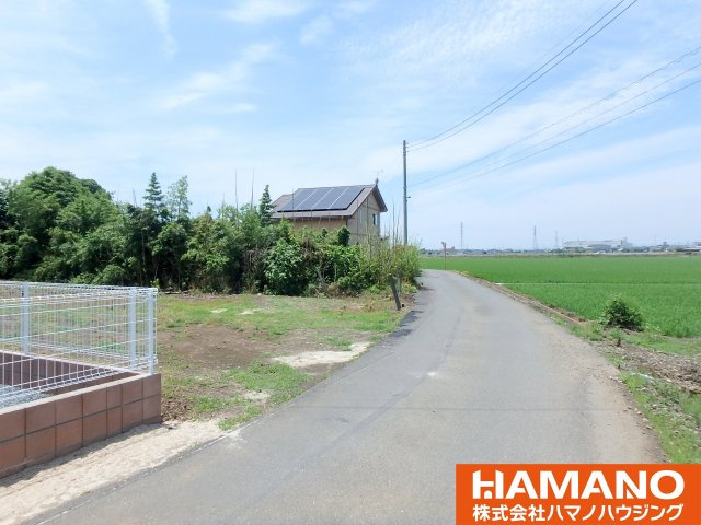 筑西市西榎生500万円（建築条件付）の前面道路含む現地写真