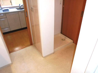 【洗面所】 | ローレルコート千里山星が丘 | 洗面所はキッチンからも出入り可能です★