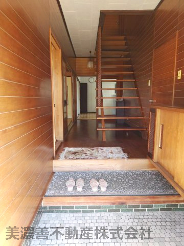５１３６８　安八郡輪之内町大藪中古戸建ての玄関