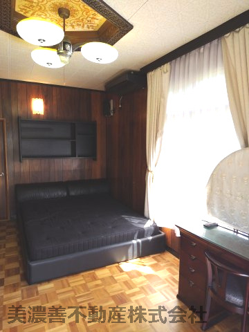 ５１３６８　安八郡輪之内町大藪中古戸建ての洋室