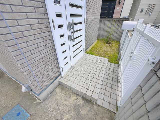 上杉住宅のその他共用部分|玄関前です