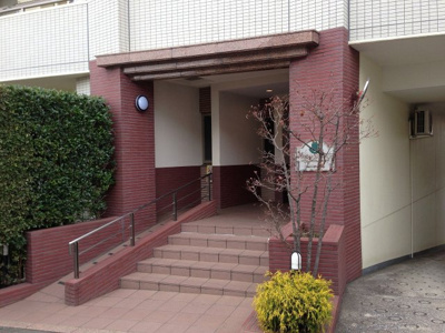 【エントランス】 | フローレンスパレス宮前平 | 東急田園都市線「溝の口」駅バス13分「堰下」停徒歩4分、「宮前平」駅バス15分「向丘出張所」停歩4分！
