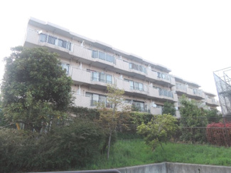 【外観】 | 昭和５９年８月築。４階建て３階部分。南東向きマンションです。