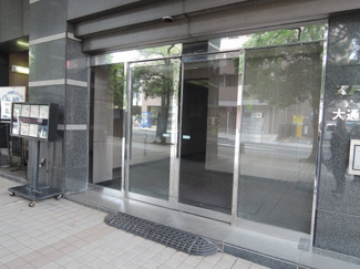 【エントランス】 | 横浜市営地下鉄ブルーライン「伊勢佐木長者町」駅徒歩3分、JR京浜東北線・根岸線「関内」駅徒歩10分！