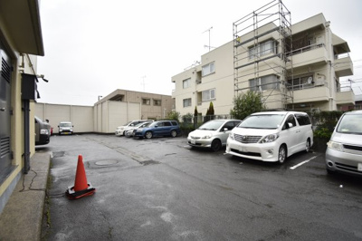 【駐車場】 | クレール川崎大師 | 敷地内駐車場です。
月額12000円(空き状況は担当までご連絡下さい。)