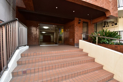 【エントランス】 | ソフトタウン根岸参番館 | JR京浜東北線・根岸線「根岸」駅徒歩1分と好立地！