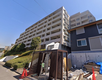 【外観】 | イトーピアあざみ野プレミアム | 眺望良好・ワイドスパン！家事効率の良いL字型キッチン採用♪収納力の高いウォークインクローゼット！住まいの独立性を高める玄関ポーチ付♪