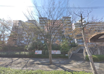 【外観】 | サントゥール中川9-6号棟 | 専有面積107.96平米の4LDK！横浜市営地下鉄ブルーライン「中川」駅徒歩5分！雨の日や帰宅時間が遅い方も安心！徒歩1分東急バス「サントゥール中川」からはたまプラーザ駅・北山田駅へアクセス可能♪