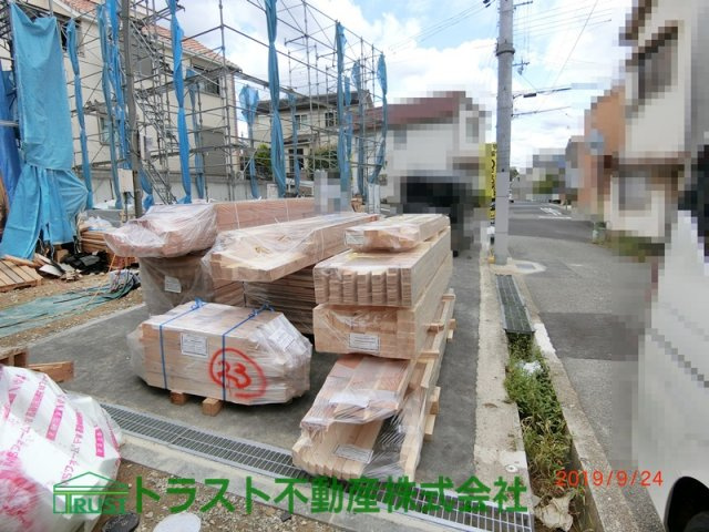 神戸市垂水区千鳥が丘18-1期-2号棟　新築戸建の前面道路含む現地写真