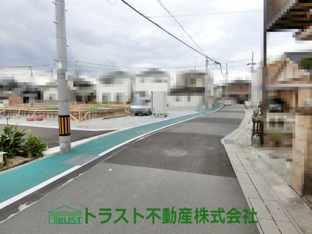 明石市二見町西二見第１２　1号棟の前面道路含む現地写真