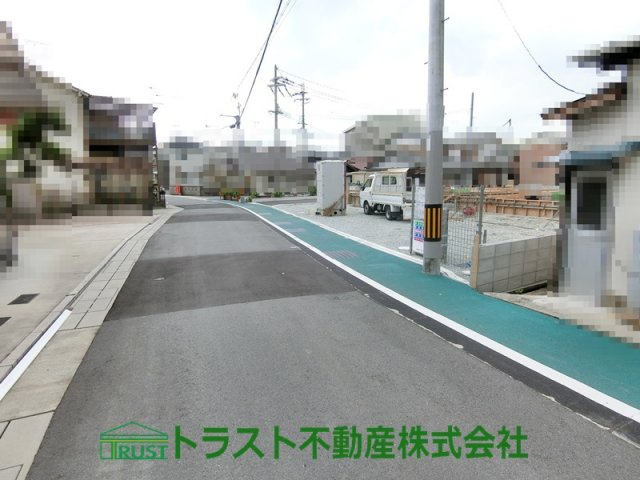 明石市二見町西二見第12　4号棟の前面道路含む現地写真