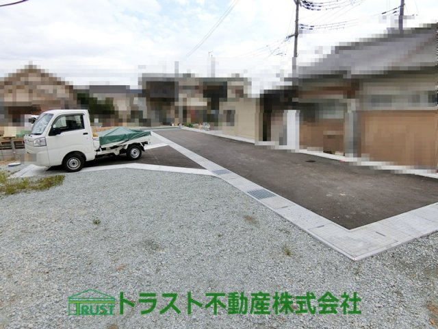 明石市二見町西二見第12　4号棟の前面道路含む現地写真