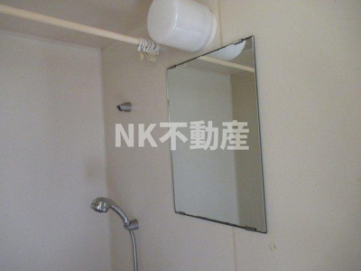 【浴室】 | フォーレスト1（東花園賃貸） | 鏡があります