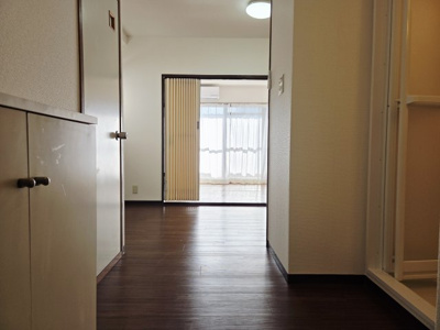 【内装】 | 菅長ビル | 菅長ビル　玄関から見た室内