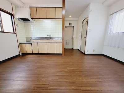 【居間・リビング】 | 菅長ビル | 菅長ビル　ＤＫ６帖（洋室側から）