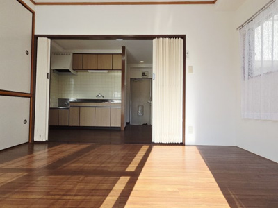 【内装】 | 菅長ビル | 菅長ビル　洋室６帖（ベランダ側から）