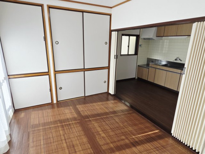 【内装】 | 菅長ビル | 菅長ビル　洋室６帖（窓側から）