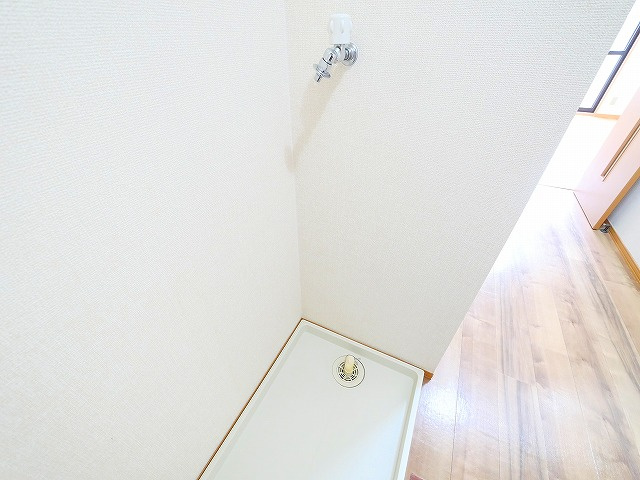ハイツ若草のエントランス|入居者様共用の入り口です。